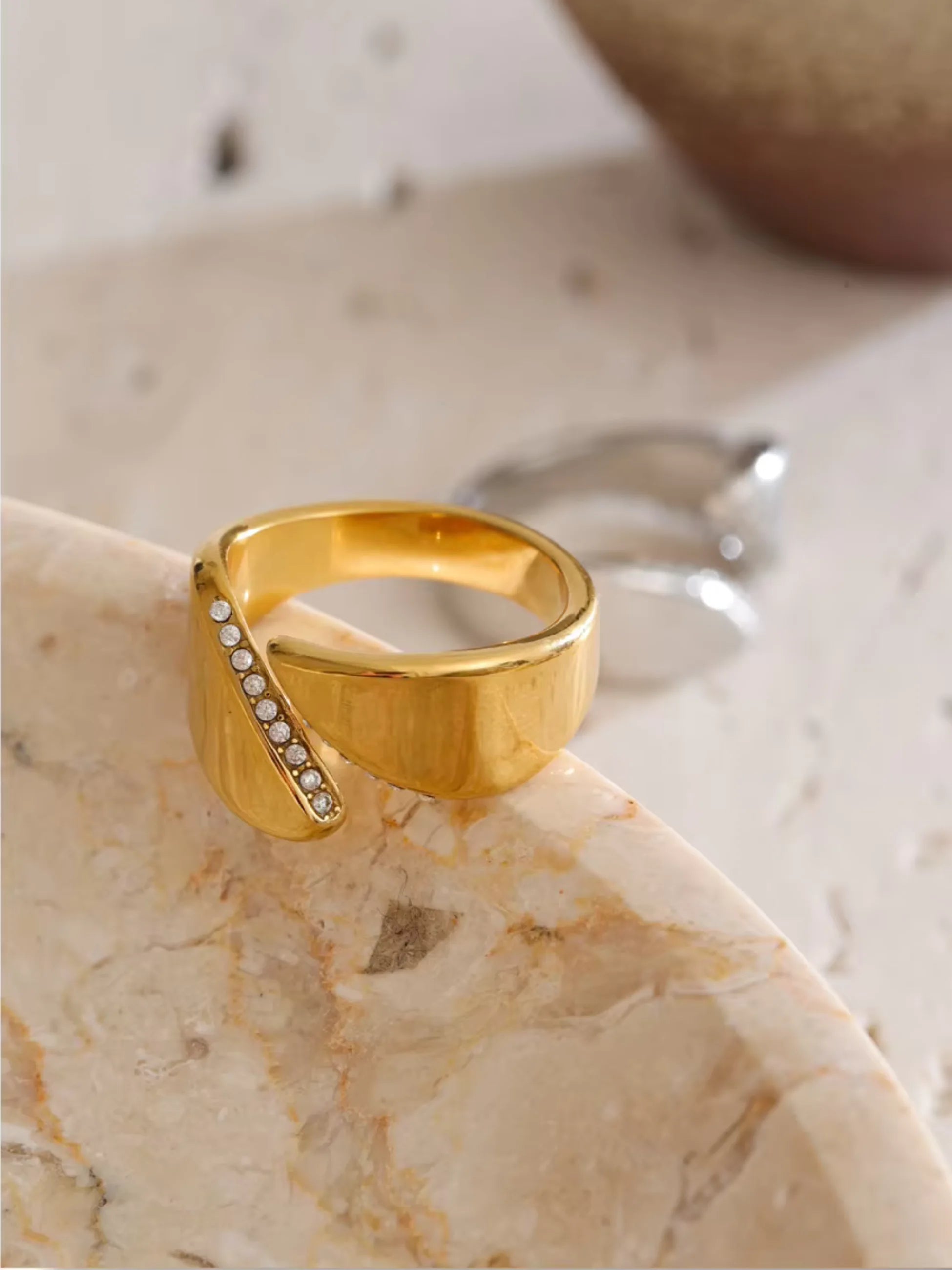 Cleo Overlap Ring