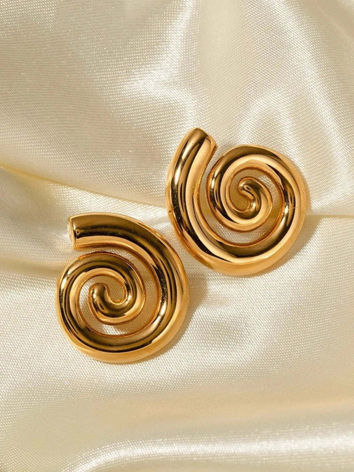 Close‑up of Dua Earring by Shine With Me showing the gold‑plated finish, stainless steel base and fine craftsmanship.