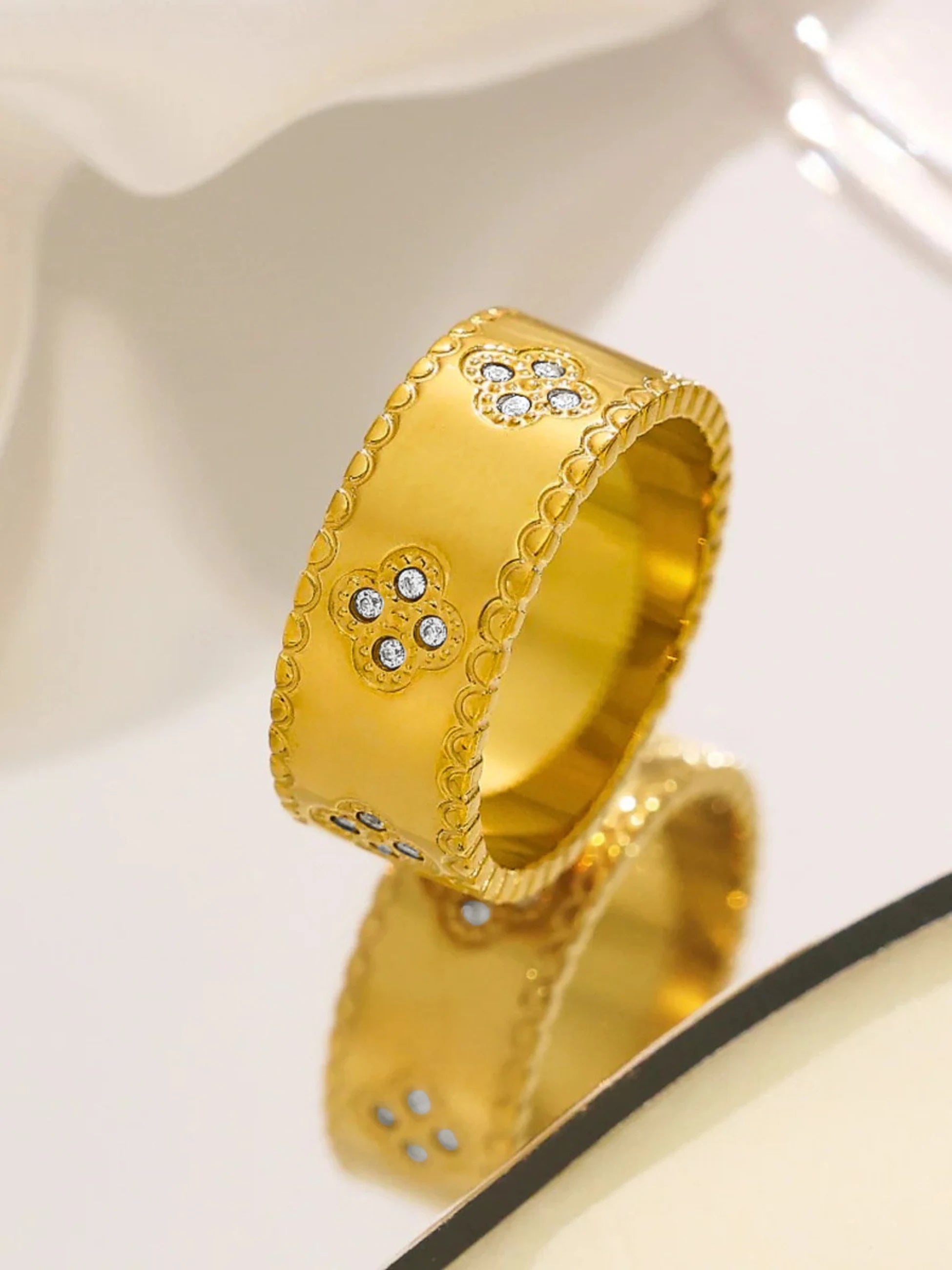 Heritage Clover Band