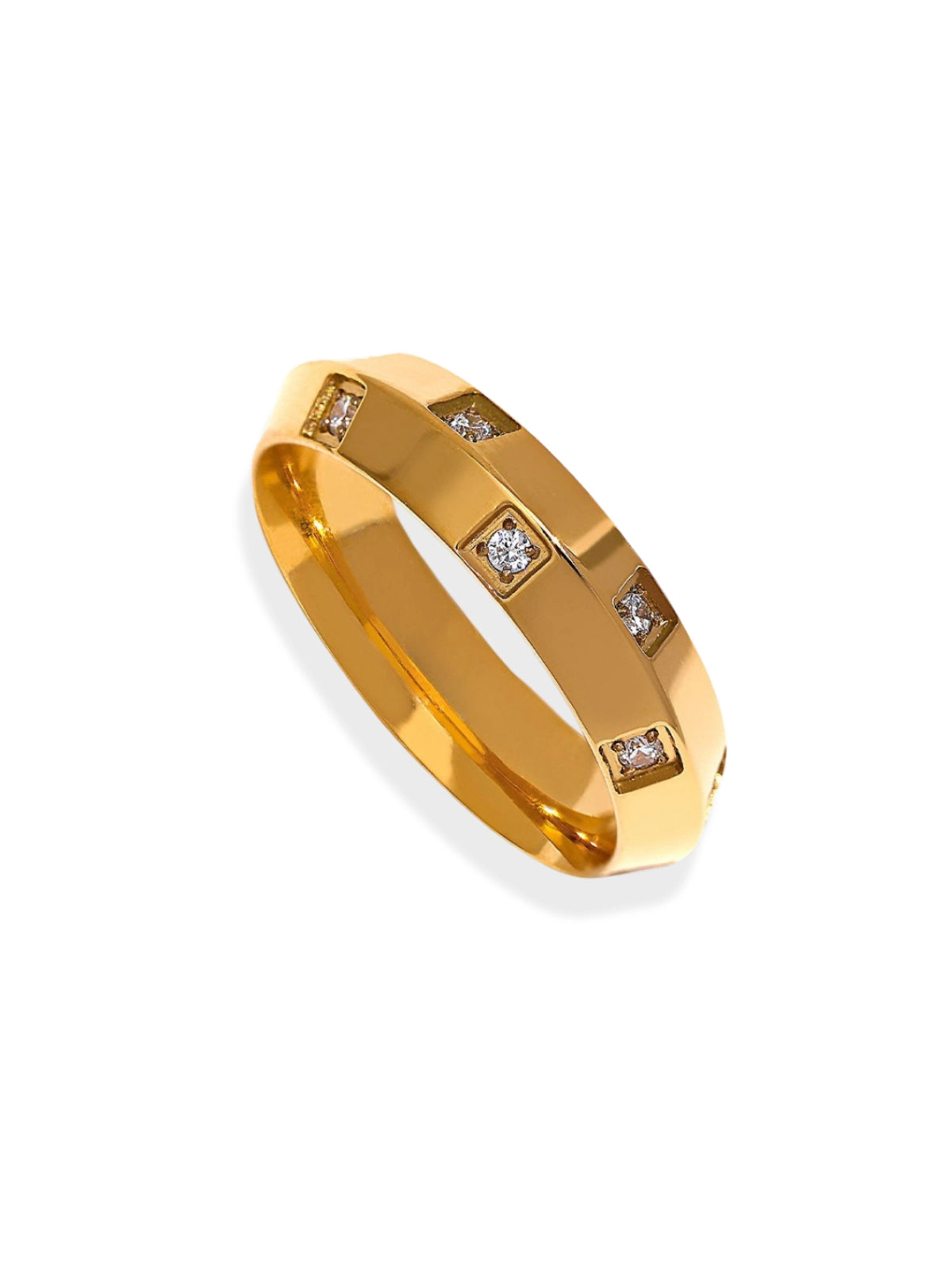 Lucena Ring – Front View-Gold ring with embedded diamonds on a white background