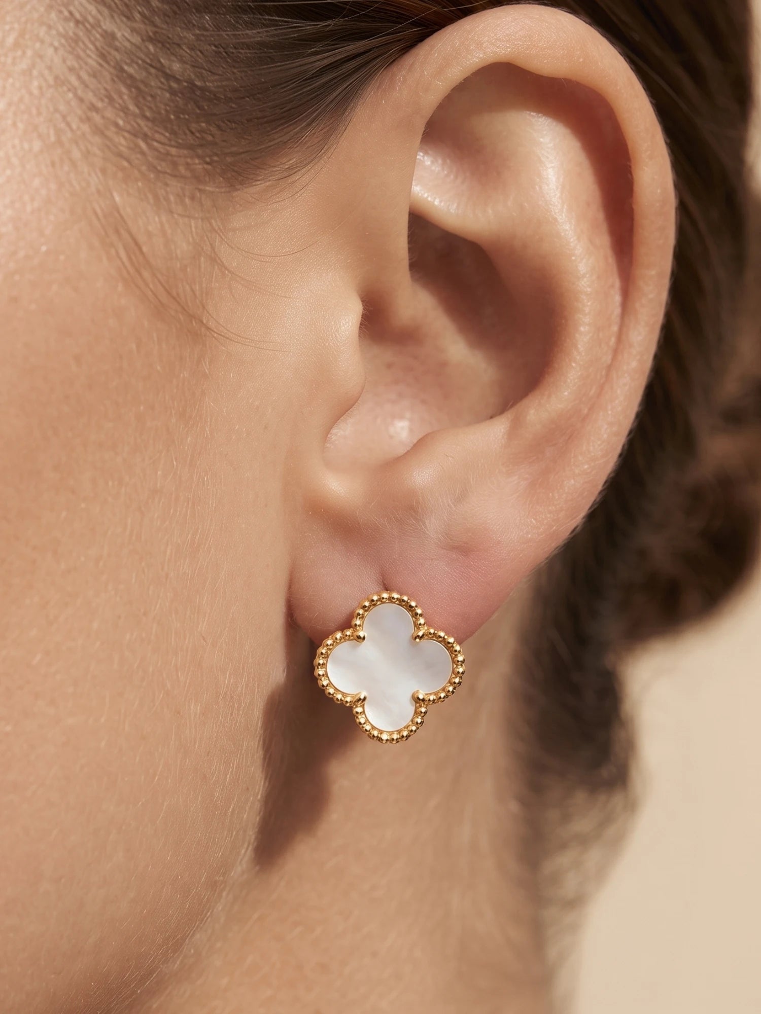 Neve Clover Stud