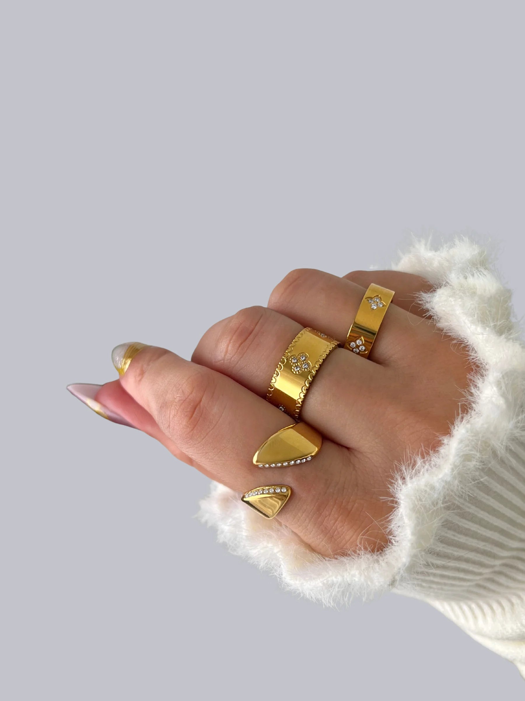 Petal Scatter Ring
