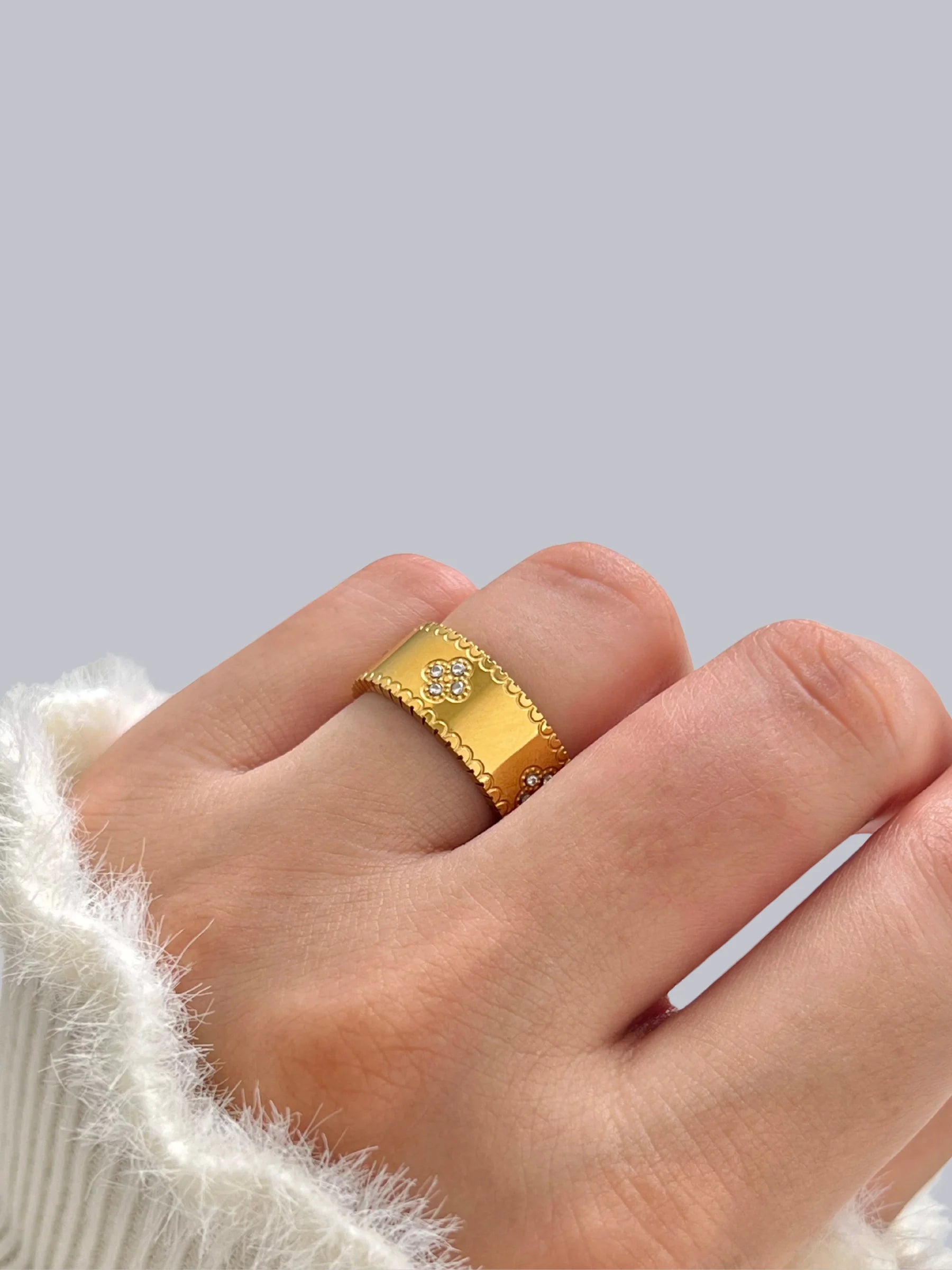 Heritage Clover Band