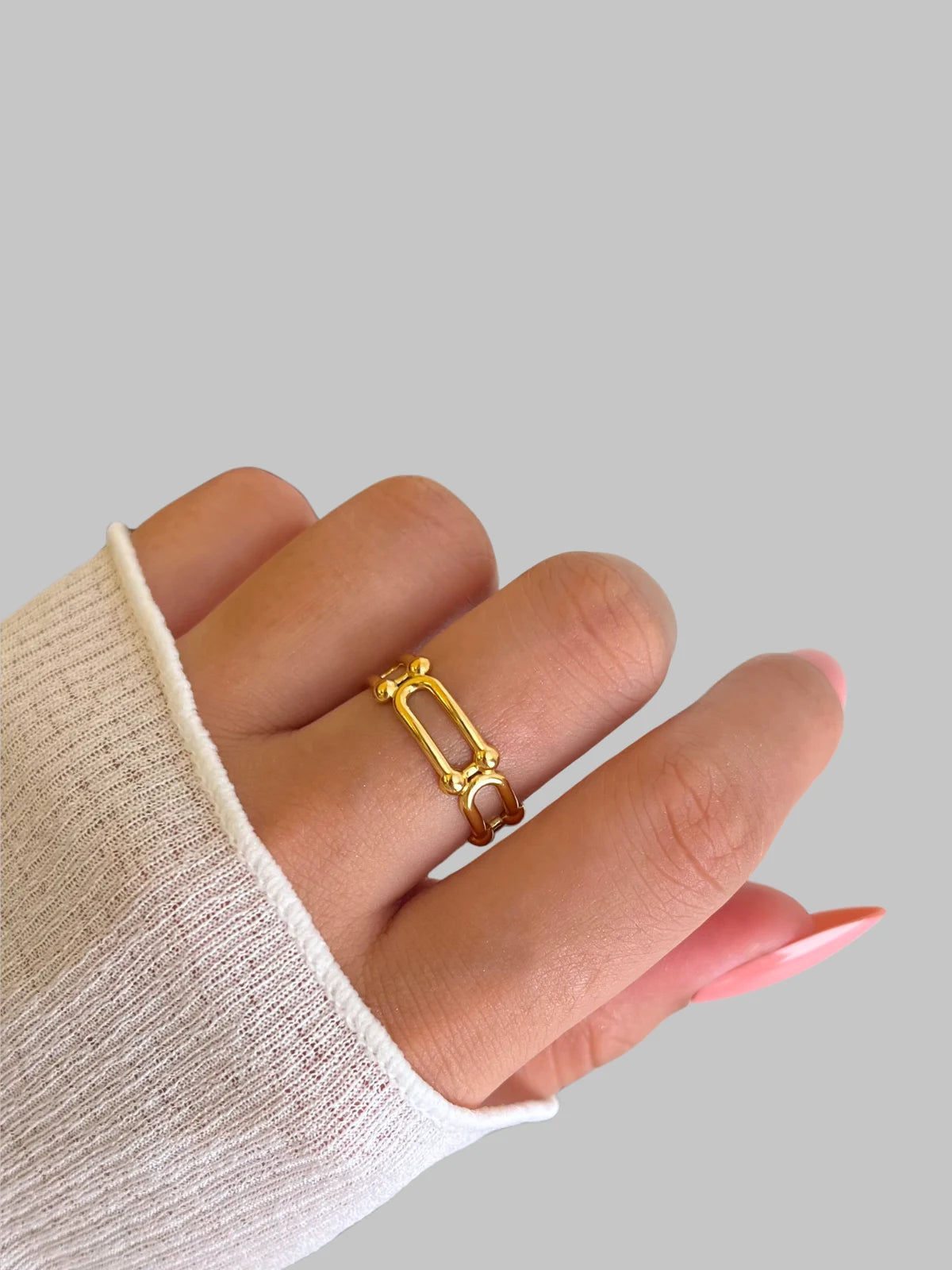 daily-rings-closeup-detail-shine-with-me Gold ring on a finger with a plain background