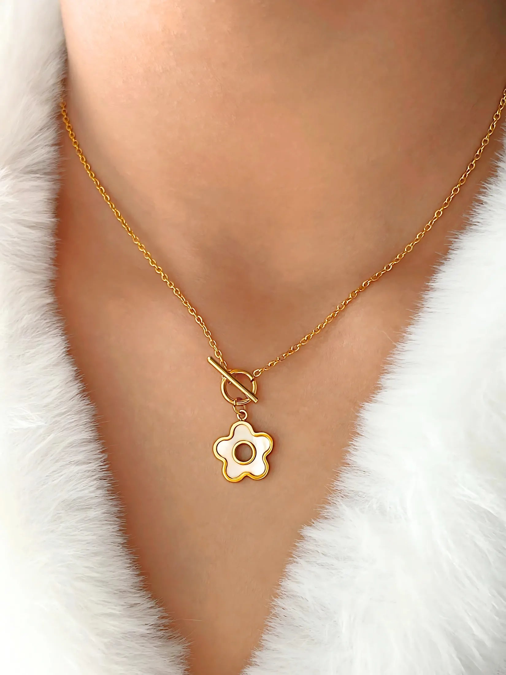 Aria Flower Necklace