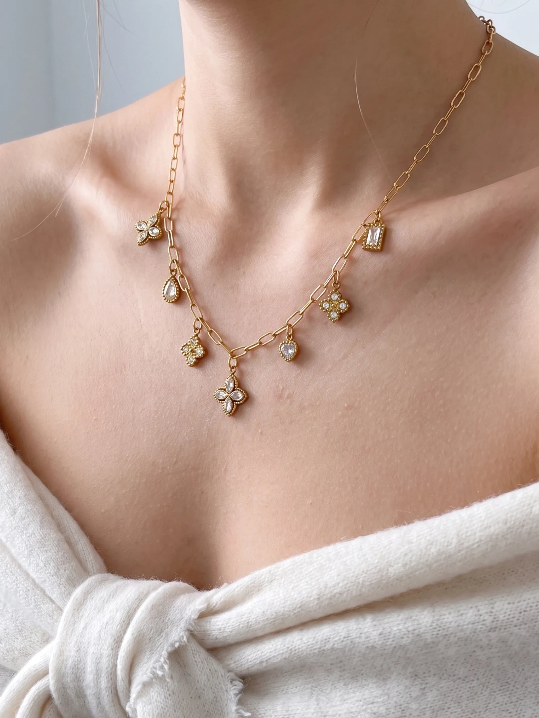 Delyra Clover Necklace