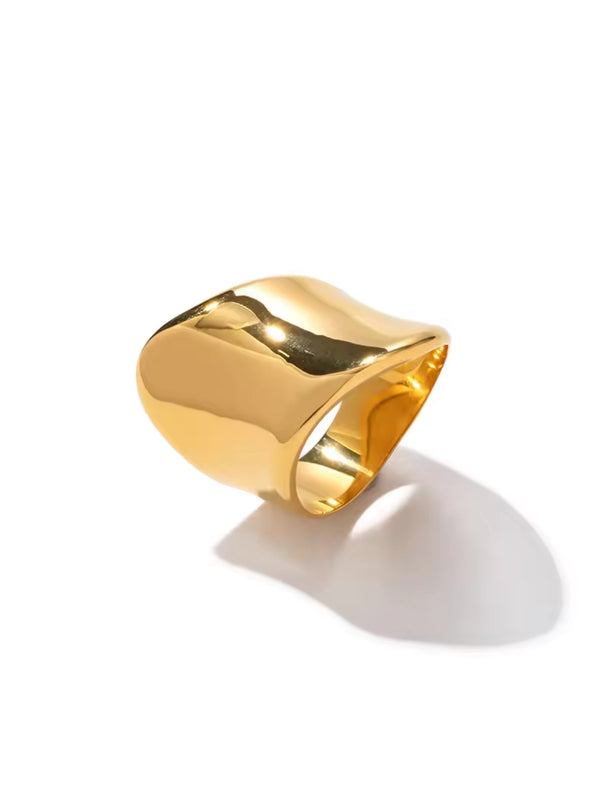 Golden Pulse Ring – Front View-Gold ring on a white background