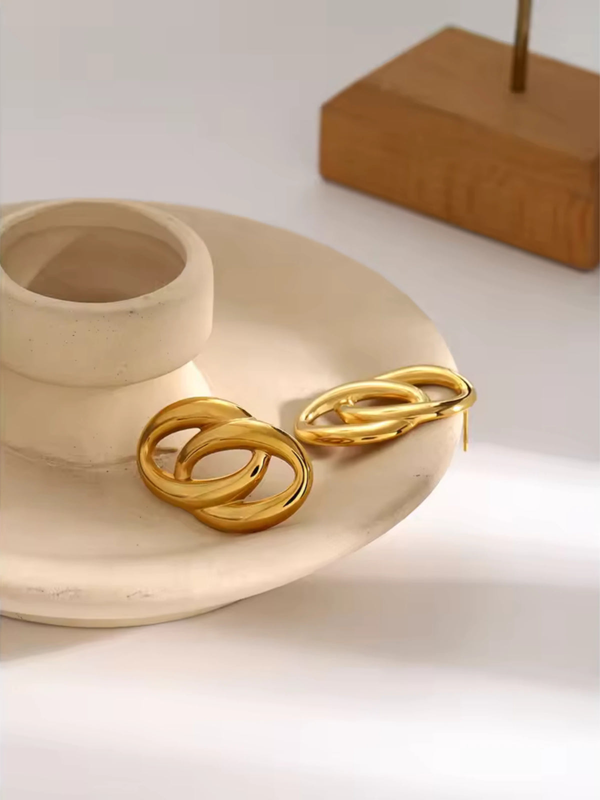 Gomez Earring