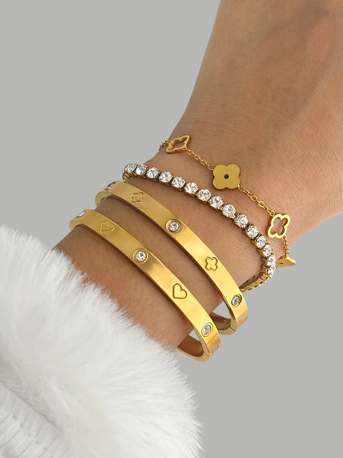 Lily Clover Necklace & Bracelet set worn on model — gold-plated stainless steel jewellery by Shine With Me, clover motif and modern elegance.