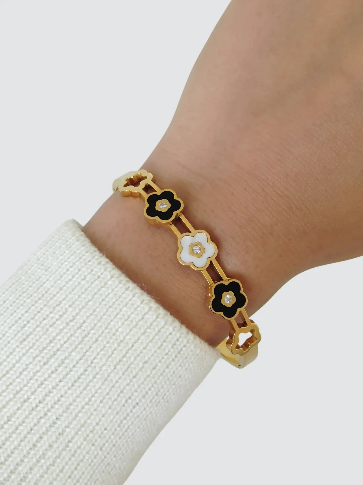 BLOOMING BANGLE