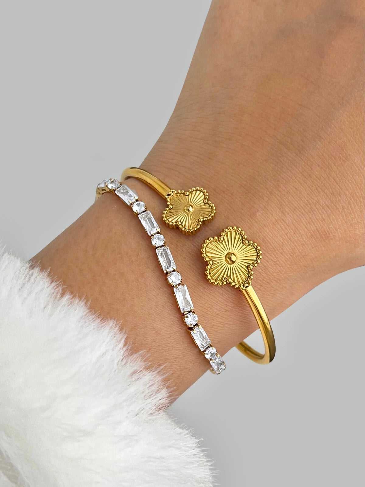 Sunveil Bangle worn on wrist — gold-plated stainless steel bracelet by Shine With Me, size 62 mm and everyday elegance.