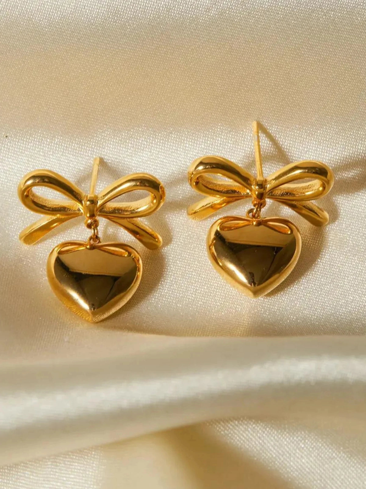 kesha BOW EARRING